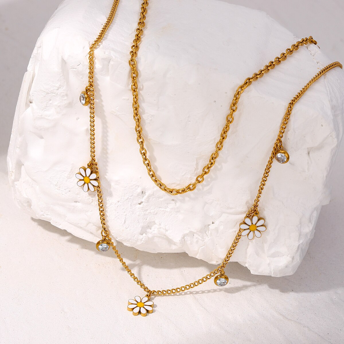 Daisy Necklace Gold